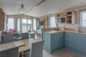 Family friendly 2 bedroom - on great Holiday Park!
